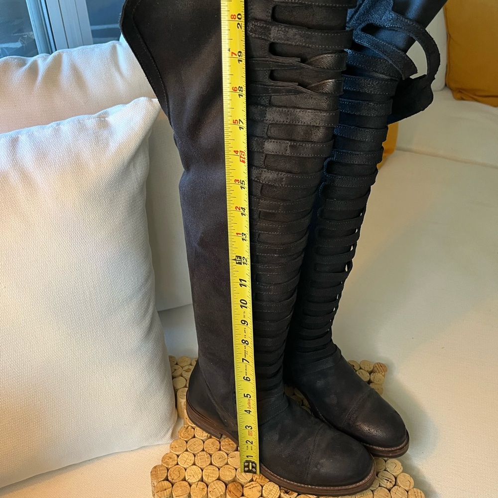 Black Forest knee hi Boots - Picture 13 of 15
